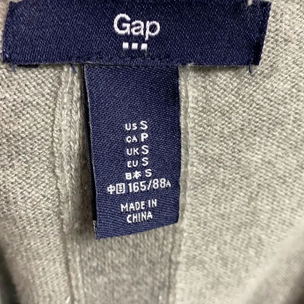 3For$20 Gap Gray Sweater size: Small - Picture 8 of 8